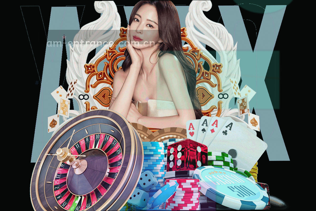 夜光下双手持握手机查看栏目页面的局部，画面不出现人脸